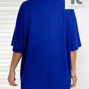 Harfli Grafik Düşük Omuzlu Tişört