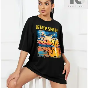 Harfli ve Grafikli Düşük Omuzlu Oversize Tişört