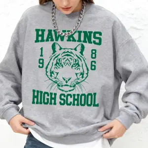 Hawkins Lisesi 1986 Baskılı Tişörtü Kadın Kışlık Bol Kapüşonlu Üstler Polar Sıcak Jogger Üstl