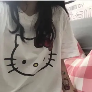 Hello Kitty Ön Ve Sırt Baskılı Beyaz Tshirt Arsbeyazhelloktty
