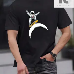 Hypemode Erkek Astronot Baskılı Kısa Kollu Tişört