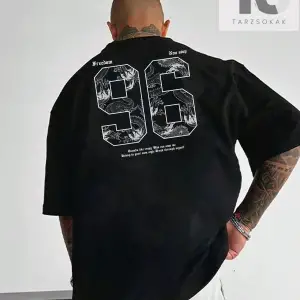 Hypemode Yuvarlak Yaka Ejderha Baskılı, Harf ve Sayı Tasarımlı Kısa Kollu Erkek Tiş