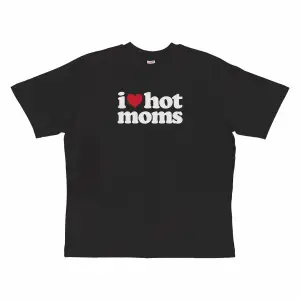 I Love Hot Moms T-shirt