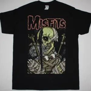 IRON MAIDEN THE TROOPER Z2 NEW BLACK T-SHIRT ÖN VE ARAKA BASKILI