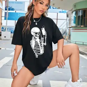 İskelet Desenli Düşük Omuzlu Tişört