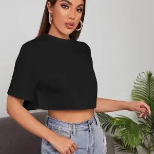 Kadın Beyaz Bisiklet Yaka Oversize Crop T-shirt