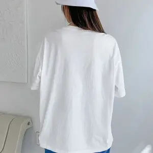 Kadın Beyaz Bloomıng Baskılı Oversize Bisiklet Yaka Tshirt
