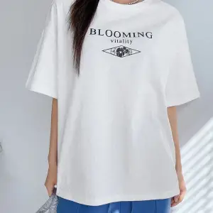 Kadın Beyaz Bloomıng Baskılı Oversize Bisiklet Yaka Tshirt