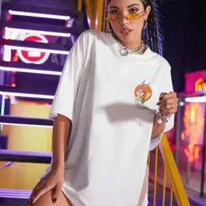 Kadın Beyaz Bugs Bunny Logo Baskılı Oversize T-shirt