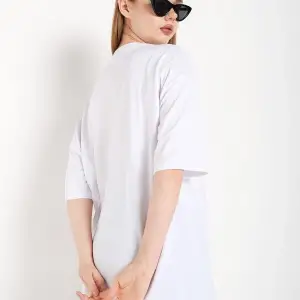 Kadın Beyaz Cactus Logo Baskılı Oversize T-shirt