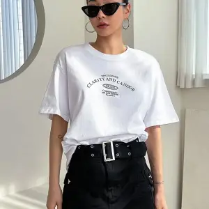Kadın Beyaz Clarity And Candor Baskılı Oversize T-shirt