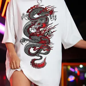 Kadın Beyaz Dragon Baskılı Oversize Bisiklet Yaka T-shirt