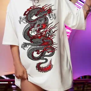 Kadın Beyaz Dragon Baskılı Oversize Bisiklet Yaka T-shirt