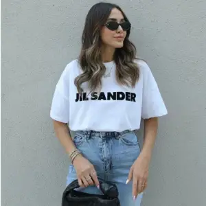 Kadın Beyaz Jıl Sander Baskılı Oversize Bisiket Yaka Tişört