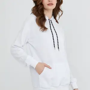 Kadın Beyaz Kapüşonlu Kangru Cep Sweatshirt