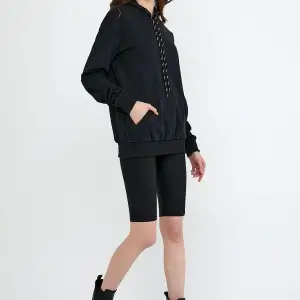 Kadın Beyaz Kapüşonlu Kanguru Cep Sweatshirt