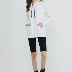 Kadın Beyaz Kapüşonlu Kanguru Cep Sweatshirt