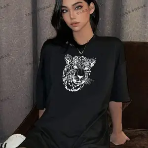 Kadın Beyaz Leopar Figür Baskılı Oversize
