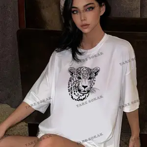 Kadın Beyaz Leopar Figür Baskılı Oversize