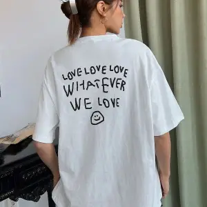 Kadın Beyaz Love Love Love Baskılı Oversize T-shirt
