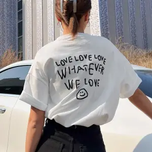 Kadın Beyaz Love Love Love Baskılı Oversize T-shirt