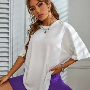 Kadın Beyaz Love Never Fails Baskılı Oversize Tişört