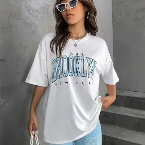Kadın Beyaz Mavi Brooklyn Bisiklet Yaka Tshirt