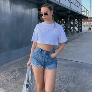 Kadın Beyaz Minimalist Baskılı Oversize Crop