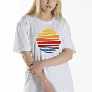 Kadın Beyaz Önü Güneş Baskılı Bisiklet Yaka Oversize Pamuklu T-shirt