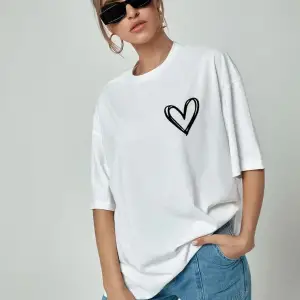 Kadın Beyaz Önü Güneş Baskılı Bisiklet Yaka Oversize Pamuklu T-shirt