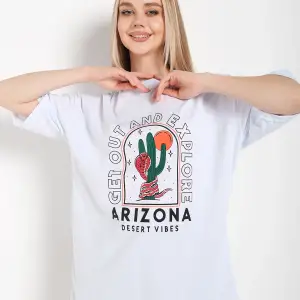 Kadın Beyaz Oversize Arizona Baskılı T-shirt