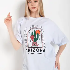 Kadın Beyaz Oversize Arizona Baskılı T-shirt