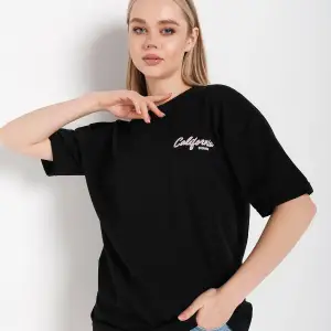 Kadın Beyaz Oversize California Baskılı T-shirt