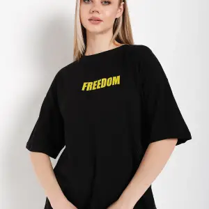 Kadın Beyaz Oversize Freedom Baskılı T-shirt