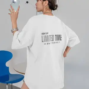 Kadın Beyaz Oversize Limited Time Baskılı Tshirt