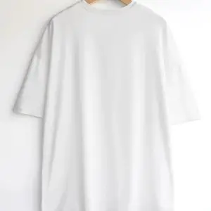 Kadın Beyaz Oversize Nothing Else Tshirt