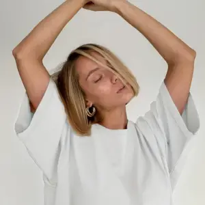 Kadın Beyaz Regular Fit Kısa Kollu Bol Kesim Pamuklu Bisiklet