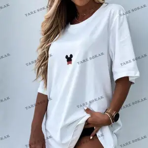 Kadın Beyaz Sırt Baskılı Mickey Mouse