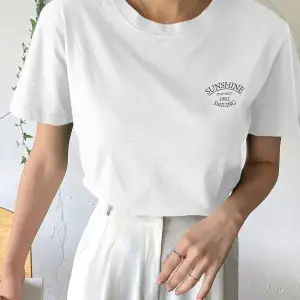 Kadın Beyaz Sunshine Baskılı Oversize Tişört