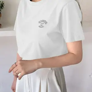 Kadın Beyaz Sunshine Baskılı Oversize Tişört