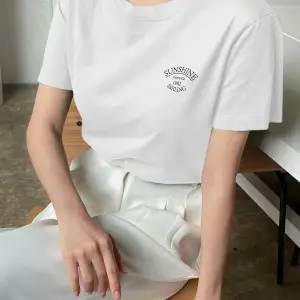 Kadın Beyaz Sunshine Baskılı Oversize Tişört