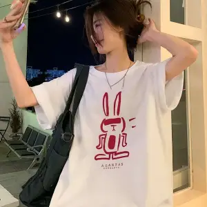 Kadın Beyaz Tavşan Baskılı Oversize T-shirt