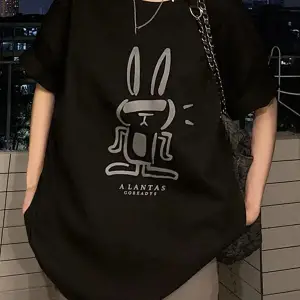 Kadın Beyaz Tavşan Baskılı Oversize T-shirt