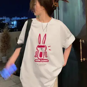 Kadın Beyaz Tavşan Baskılı Oversize T-shirt