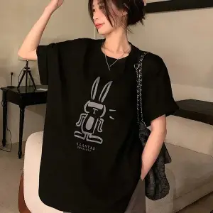 Kadın Beyaz Tavşan Baskılı Oversize T-shirt