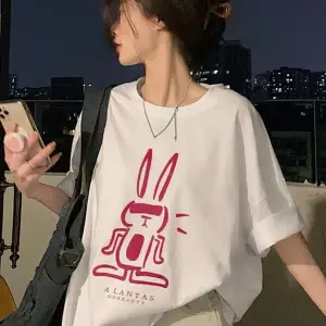 Kadın Beyaz Tavşan Baskılı Oversize T-shirt