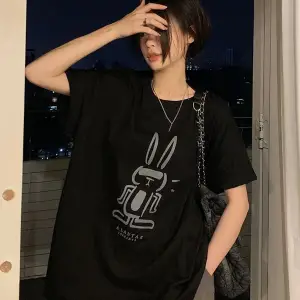 Kadın Beyaz Tavşan Baskılı Oversize T-shirt