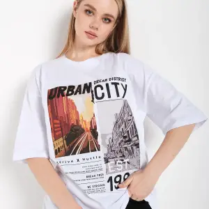 Kadın Beyaz Urban Baskılı T-shirt