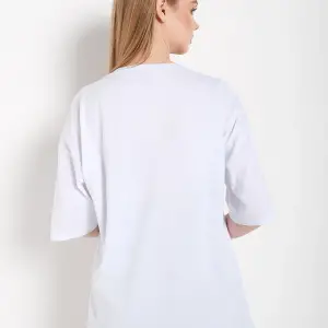 Kadın Beyaz Urban Baskılı T-shirt