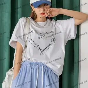 Kadın Çizgili Figür Kalp Beyaz T-shirt Have A Holiday